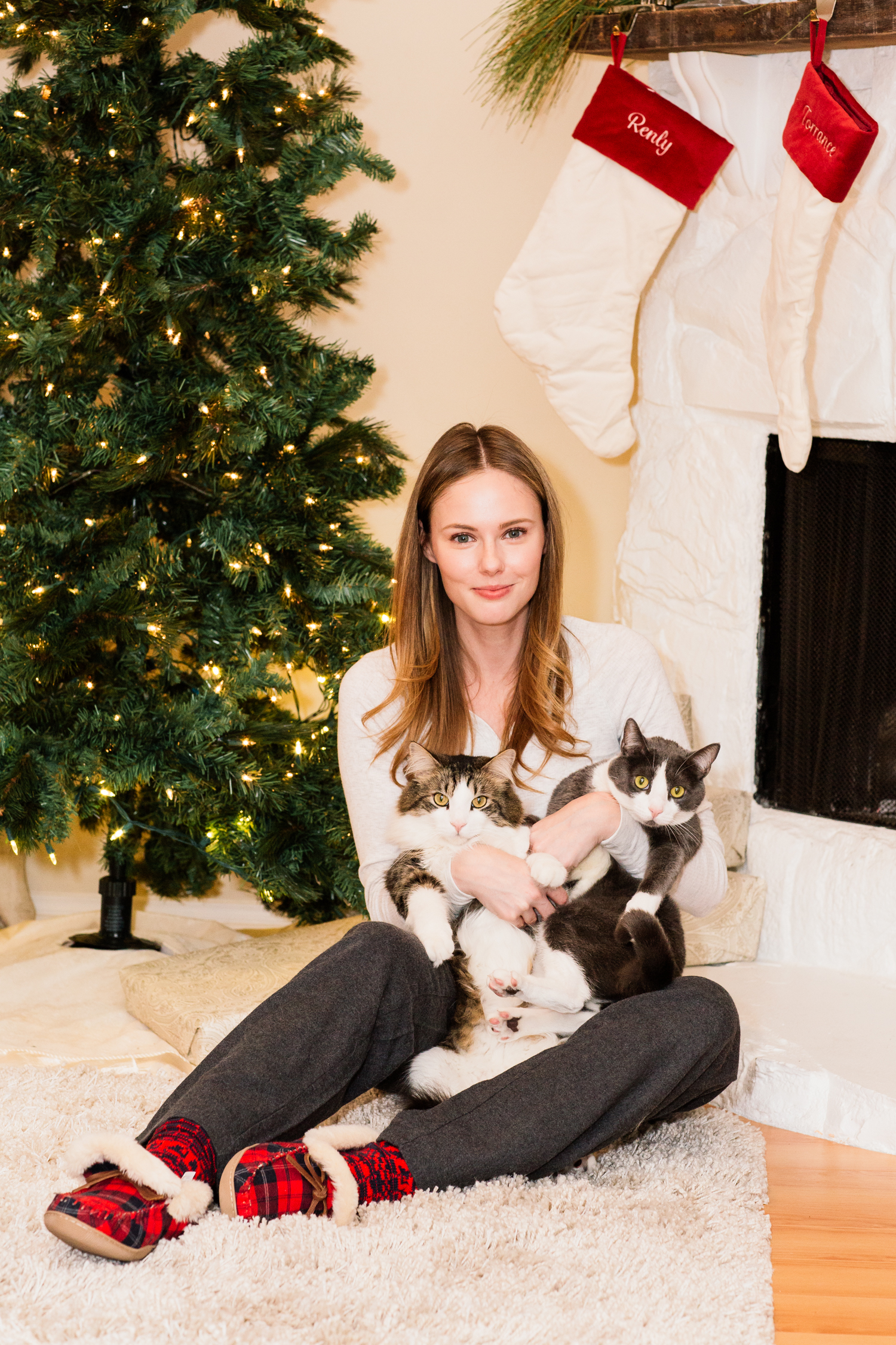 Miss USA 2011 Alyssa Campanella of The A List blog celebrates Christmas with her cats Renly and Daenerys Coombs at home