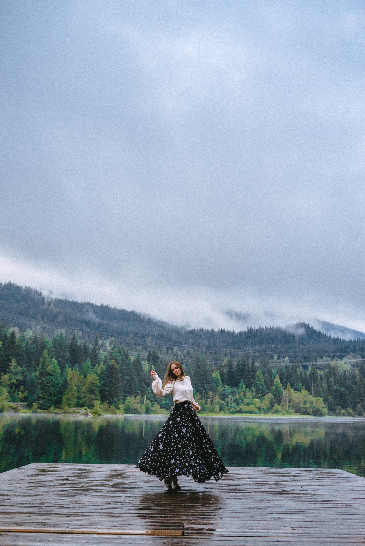Alyssa Campanella of The A List shares her Whistler City Guide wearing LPA Top 340 and Lovers + Friends Hydra Skirt from Revolve at Nita Lake Lodge